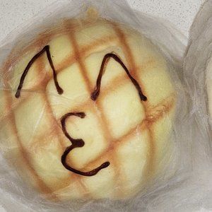 "Kiss face" Pineapple bread bun Pan Chocolate scented large squishy toy